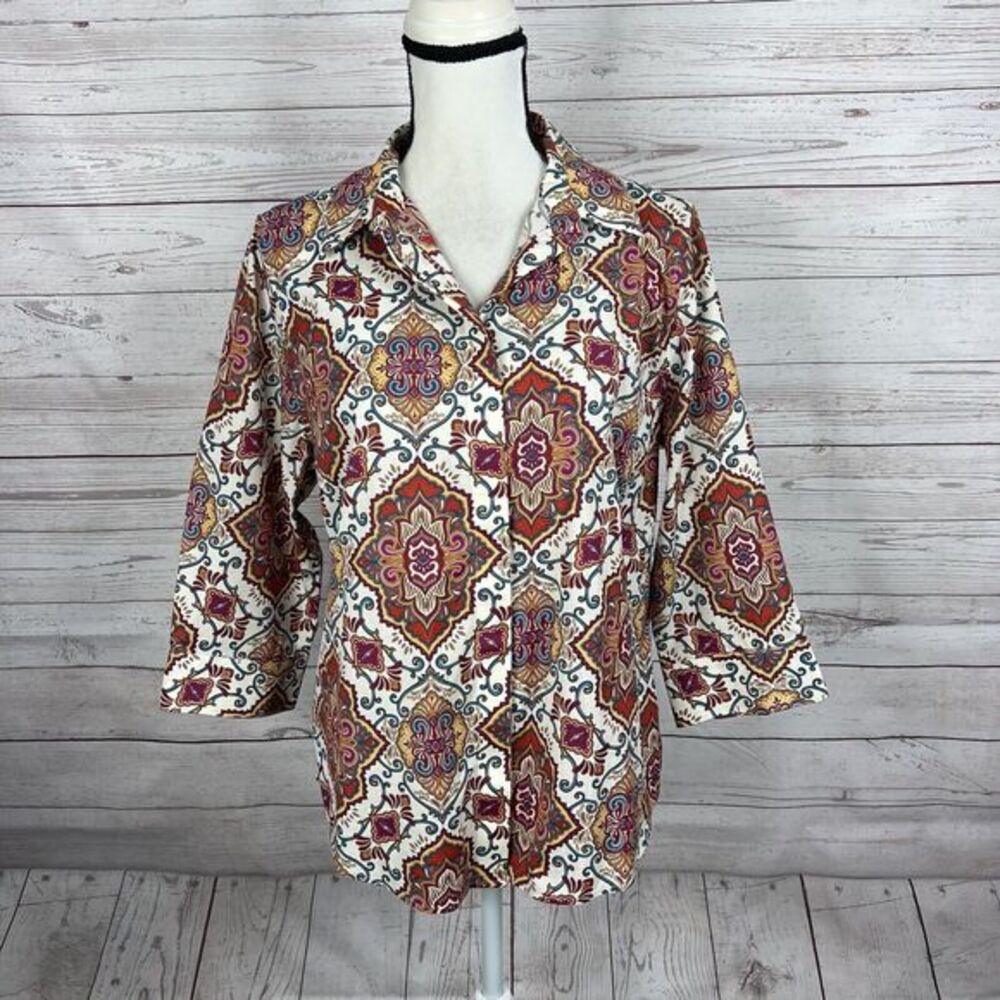 Chico’s No Iron Medallion Print Button-Back Shirt Size 1 US Medium 3/4 Sleeve